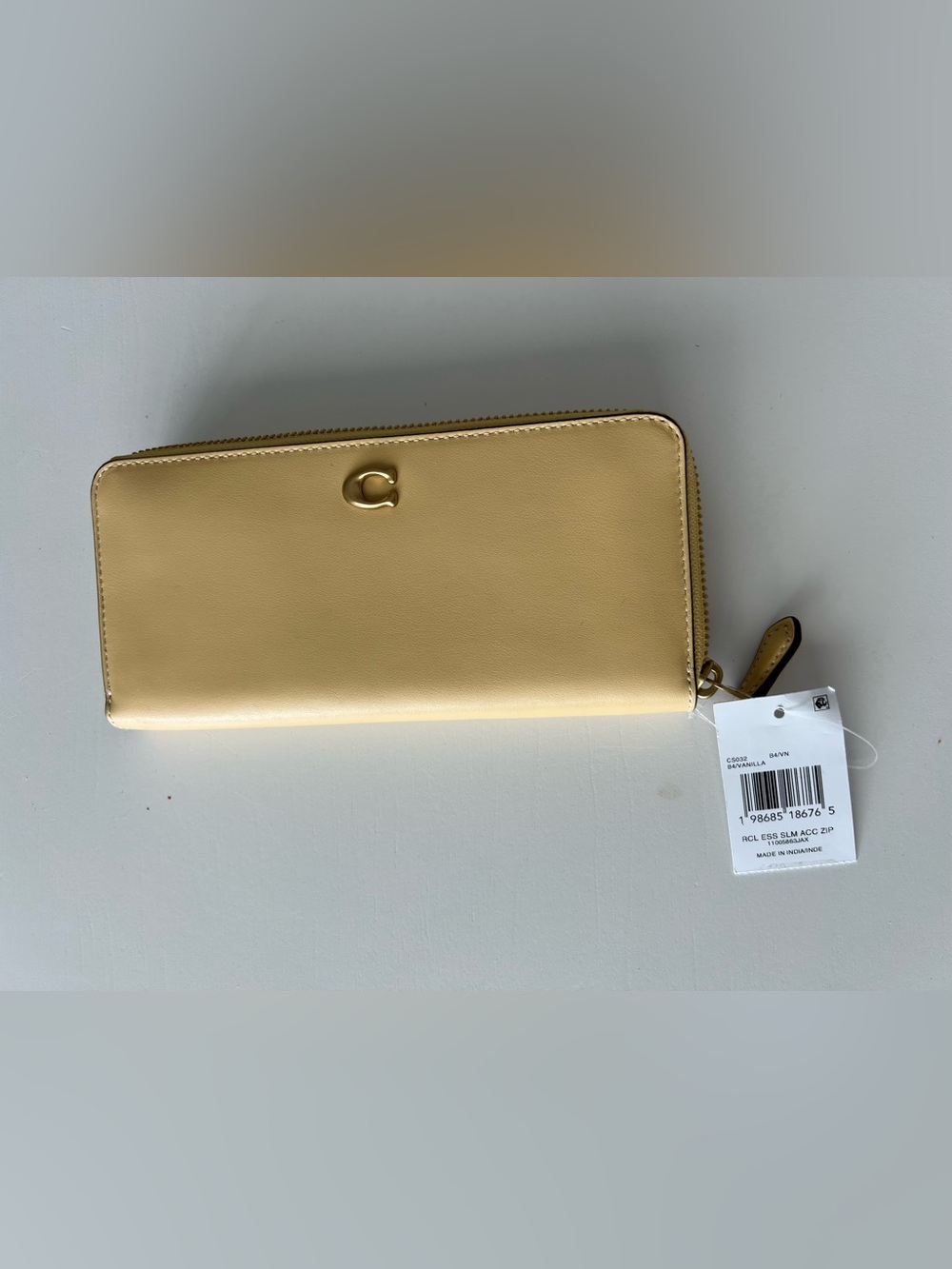 NWT Coach Essential Slim Accordion Zip Wallet in Vanilla